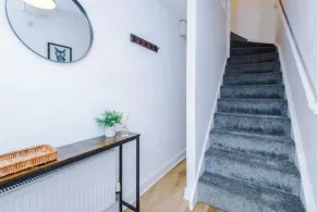 11 Salisbury Close - Image 2