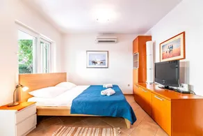 Ema - Cozy Pet-friendly Suite for Two with Parking - Image 4