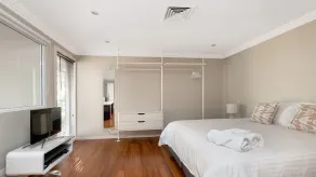 Ocean views, 3 min walk to Bannisters & Mollymook beach. Private, expansive deck - Image 5