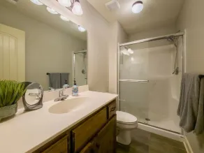 Backyard Retreat Near KCI & Weston - Image 3