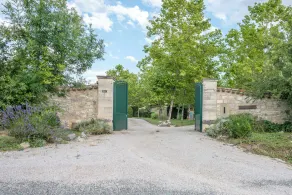 Spacious villa with large pool in quiet location with views. - Image 4