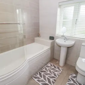 Modern Property in Town Centre Location With Parking - Image 3