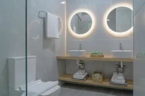 Nisimos Modern Apartment - Image 5