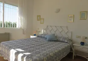 Appartement 'Les Fonts 83' avec piscine partagée, terrasse privée et balcon - Image 4