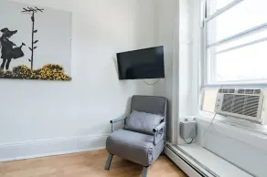 HUGE Sun-kissed 3BR 1 Stop to NYC - Image 2