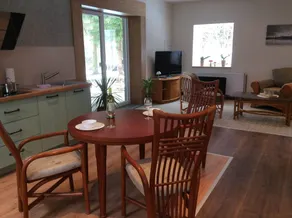 Vacation apartment directly on the lake with private access. - Image 5