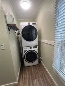 4 Bed, 1 Bathroom Bungalow 8 blocks from Downtown! - Image 2