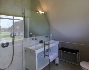 Villa in Friesland with Jacuzzi and Sauna - Image 4