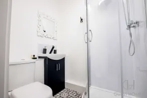 Host Stay Croydon Road Abode - Image 2