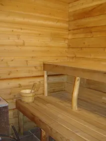 Stor bjælkehytte udskåret fra stor hvidt fyr på Minnesotas klareste sø. - Image 3
