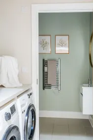 Stylish 3BD Townhouse in Central Winchester - Image 2