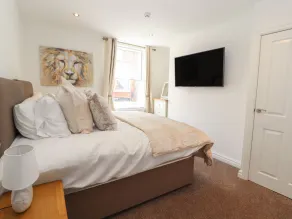 FLAT 2, romantic, with a garden in Prestatyn - Image 3