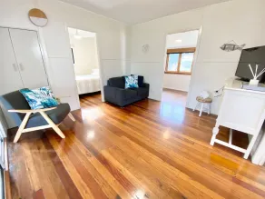 Central, River Frontage, Large Covered Rear Deck, Renovated Cottage! - Image 4