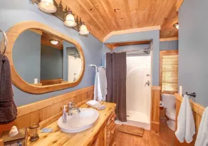 Riesige Luxus-Lodge mit Weitblick auf die Berge, Spieltische, Sauna, Suite mit Kingsize-Bett und Buchenholzklub - Image 4