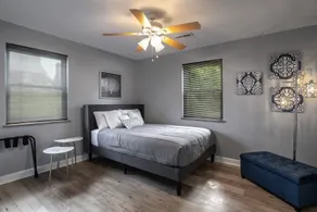 Lovely 2 bedroom home in a quiet safe neighborhood - Image 4