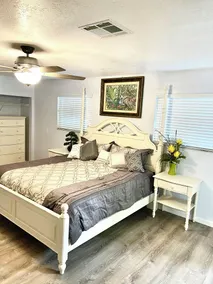 Cozy retreat located minutes from beaches, shops and SpaceX. - Image 4