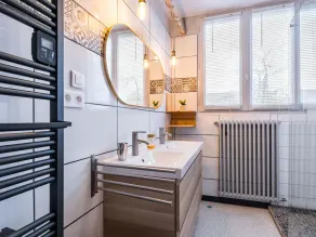 Charming 20th-Century House, 8 Bikes, Garden, Ping-Pong, Near Amenities - Image 3
