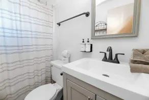 Cette cabine est une 3 chambre (s), 2 salles de bain, située à Big Bear, en Californie. - Image 3