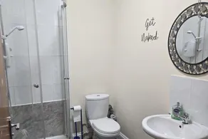 2 Bed - Sleeps 6 - Private Balcony - City Centre - Image 2