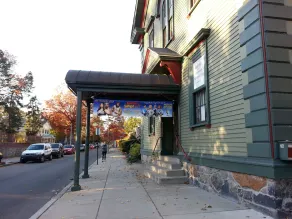 Mysigt och rent duplex med veranda i populär Jamaica Plain (\"JP\") Del av Boston - Image 3
