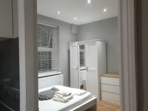 Barnet Luxury Apartment can sleep 4 people just few mins away from Station - Image 4