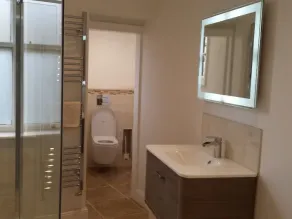 Apartment-Superior-Ensuite with Shower-City View - Image 5