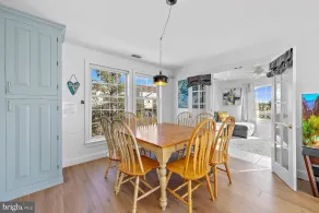 Cozy Waterfront views 4 bedroom house in Charming Mystic Island - GUEST FAVORITE - Image 4