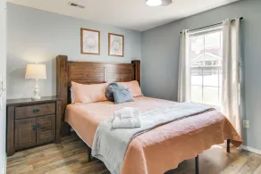 Walk-In Unit, No Stairs, Pool! Family Fun Awaits - Image 5