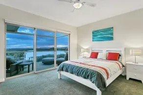 35 Hazel St - Pet Friendly outside only - Luxury - No Linen Included - Image 4