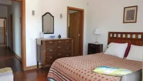 country house with swimming pool - Image 4