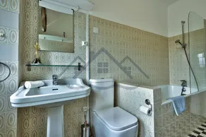 Family house close to the centre with enclosed garden for 10 people - Image 5