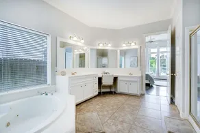 Luxury ✨ 5BR Home. PRIVATE 🏝WATERFALL POOL ! 15 Min from Downtown Houston.  - Image 2