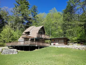 Sunny, cheerful, 3 bedroom family cottage on Sebago Cove. Sleeps 8! - Image 4