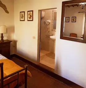 Villa in Siena Hills, flat 4/6 pax with pool A/C - heating- garden - Image 2