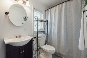 Charming, Quiet & Private Apt in Great Location w/ Wi-Fi & Laundry - Image 4