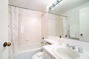 Sunny 3 BR 1 Bath Apartment in NYC - Image 4