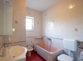 House Rose with Garden and Pool - Image 3