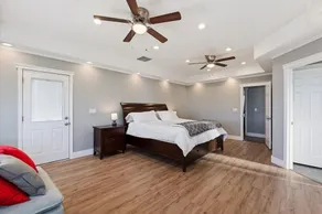 Large Property with Hot Tubs and Swimming Pool - Image 5