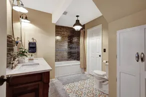 Extra Large Home w/ Chefs Kitchen Near UofI - Image 5