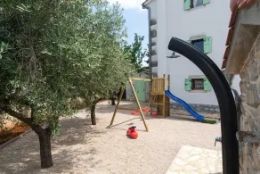 Vidunderligt og hyggeligt feriehus i Vrh, Island Krk, Kroatien med plads til 8 personer - Image 3