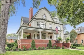 Grand Suite in B&B Historical 1896 Georgian Revival Manor in Green Bay - Image 5