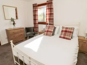 BROOMBAULKS FARM BUNGALOW, pet friendly, with open fire in Jedburgh - Image 4