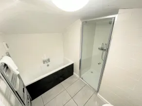 Contemporary garden flat in Clifton - Image 3