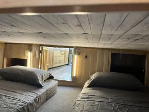 Beached houseboat with lots of character and deck jacuzzi - Image 4