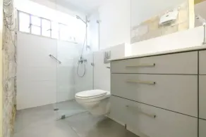 Beautiful townhouse with studio  and private garden 2 blocks from old city - Image 3