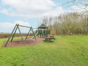 The Oak Room - Windmill Country Retreats - Image 3