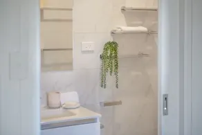 2 Bedroom, 2 Bathroom Apartment, 5 minutes to the Main Street - Image 4