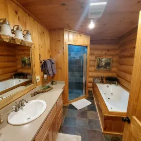 Voll Blockhaus, 11 Hektar Wald in der Nähe von Franklin NC. Schlafmöglichkeiten für 16 in Betten. Wasserfälle. - Image 4