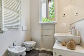 Bright and welcoming two-level villa with large garden, just 5km from Bellagio and 2.5km from the pretty village of Civenna! The villa is located halfway between the picturesque Bellagio (a stunning town on the Como Lake) and Mount S.Primo, which offers  - Image 5