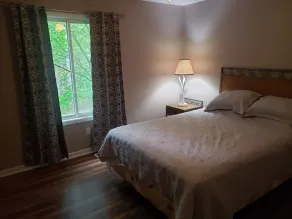 Newly renovated ranch home 8 miles from Saugatuck beaches, orchards & wineries. - Image 4